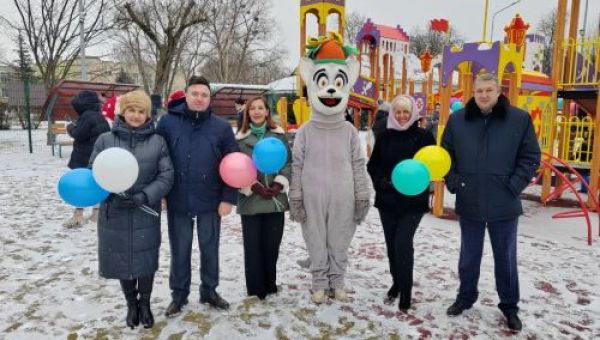 Сегодня в Городском парке культуры и отдыха состоялось открытие новой детской игровой площадки