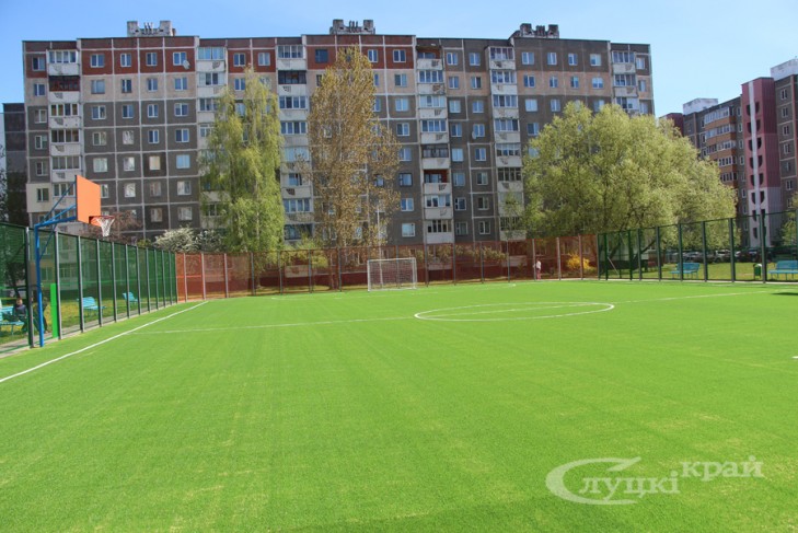 В микрорайоне Чехова после реконструкции открылась детская спортивная площадка