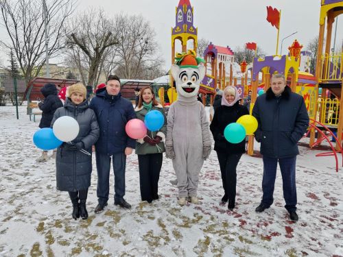 Сегодня в Городском парке культуры и отдыха состоялось открытие новой детской игровой площадки