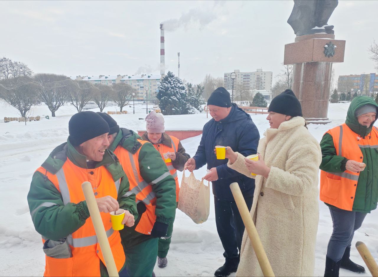 Профсоюз организовал чаепитие для дворников