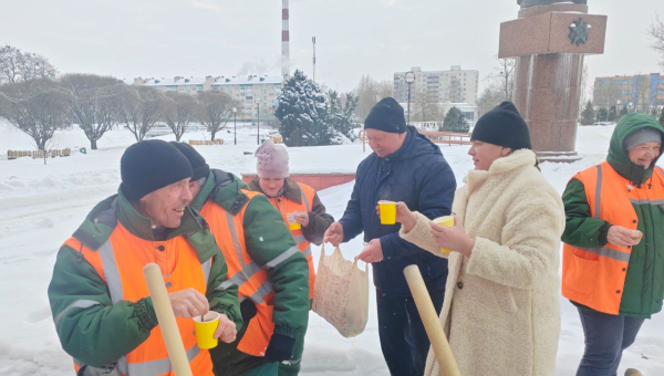 Профсоюз организовал чаепитие для дворников