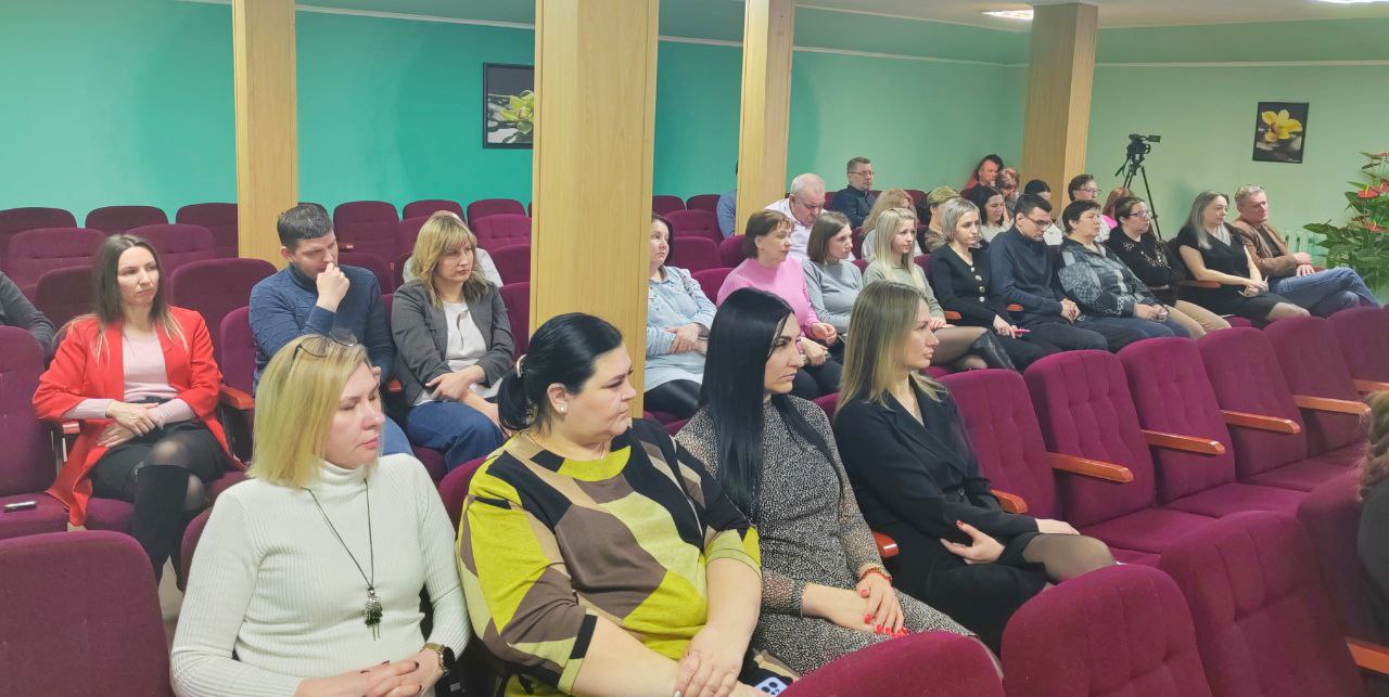 На базе предприятия состоялась встреча трудового коллектива с правовым инспектором труда Минской областной организации профсоюза работников жилищно-коммунального хозяйства и сферы обслуживания Марией Тершковой